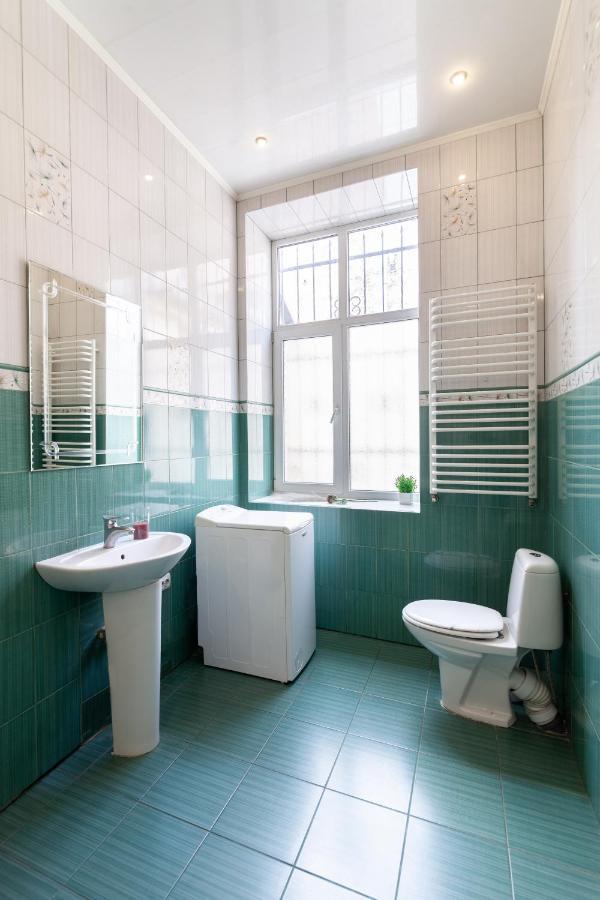 Leogrand Apartments Svobody 33 リヴィウ エクステリア 写真
