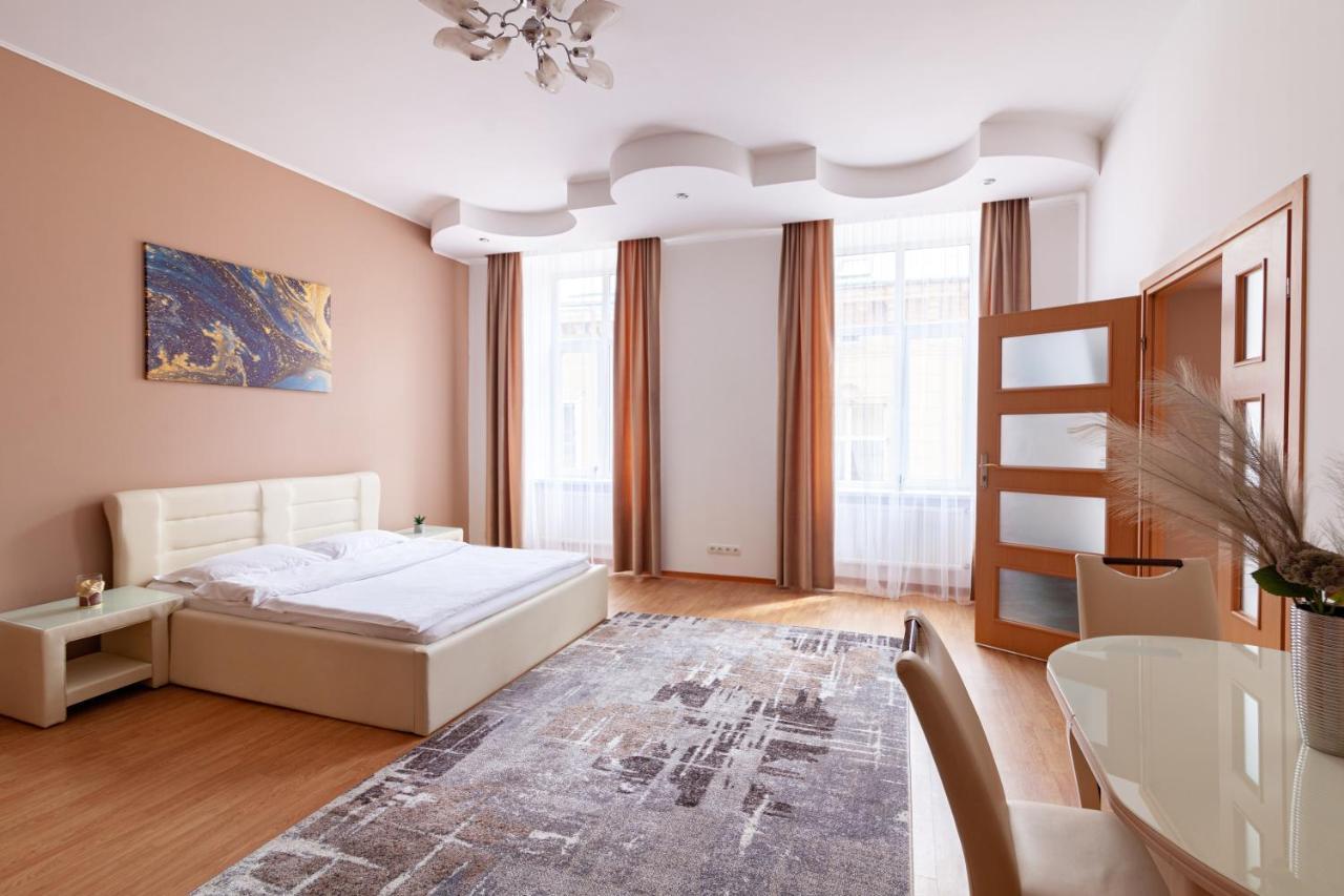Leogrand Apartments Svobody 33 リヴィウ エクステリア 写真