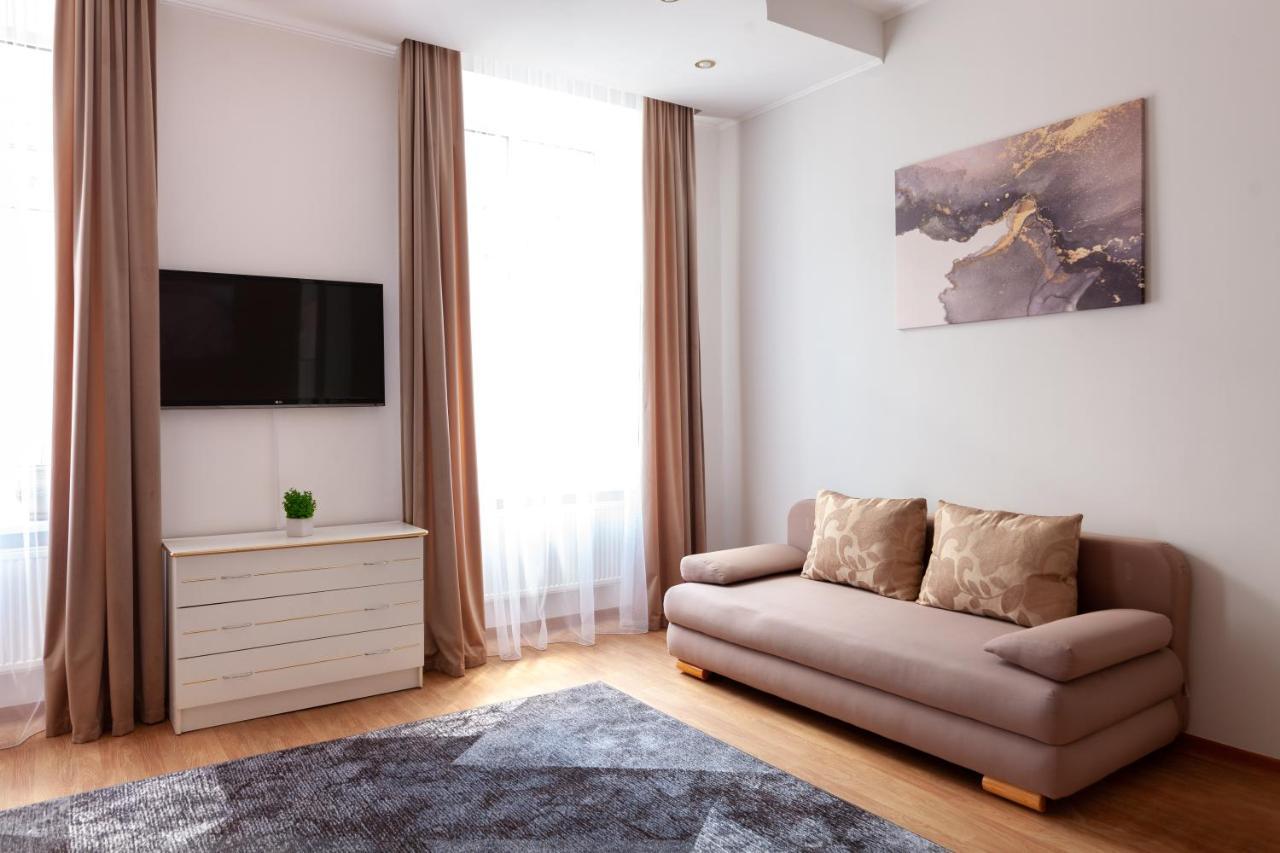 Leogrand Apartments Svobody 33 リヴィウ エクステリア 写真