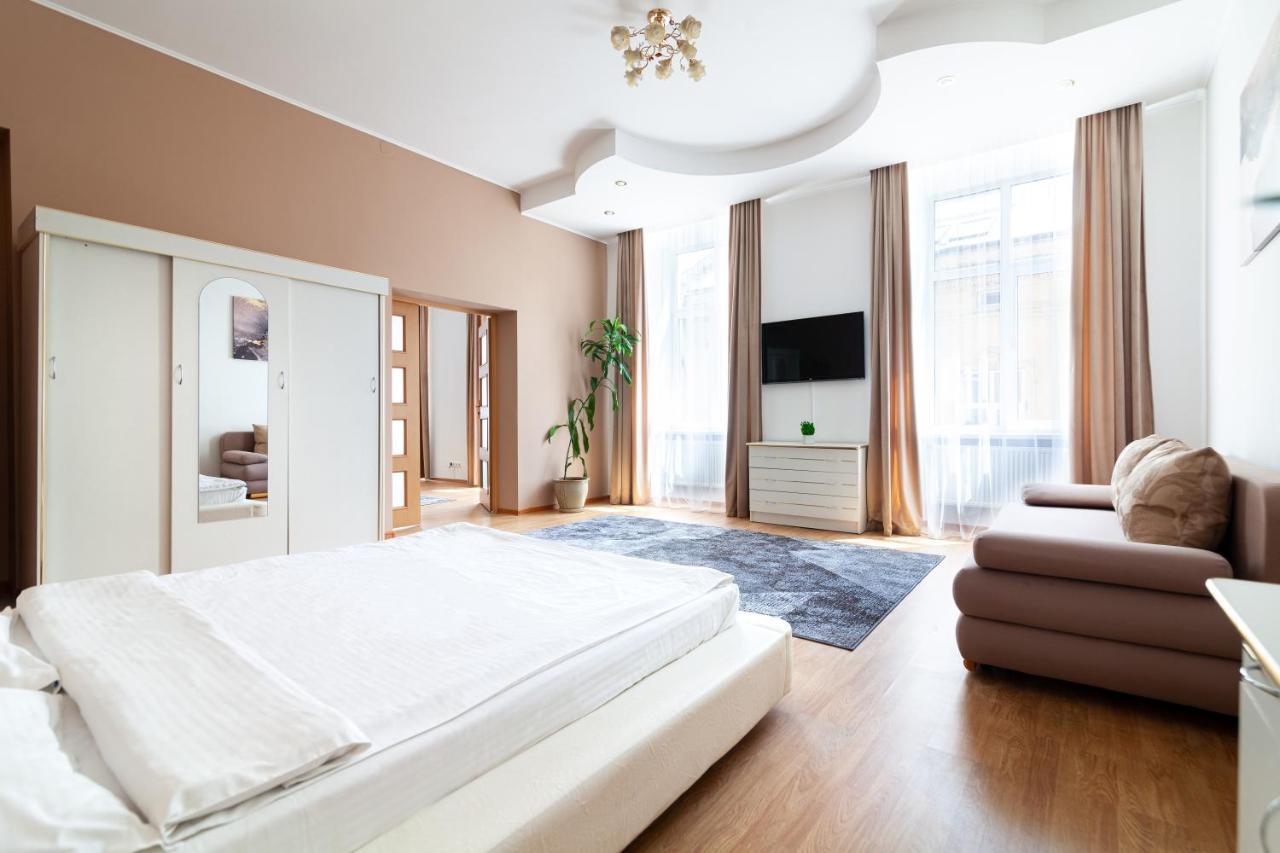 Leogrand Apartments Svobody 33 リヴィウ エクステリア 写真