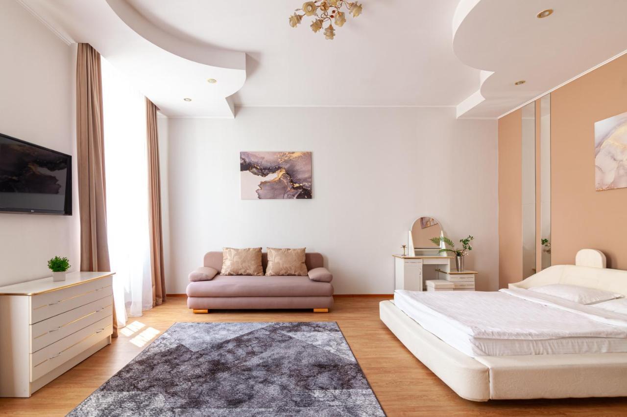 Leogrand Apartments Svobody 33 リヴィウ エクステリア 写真