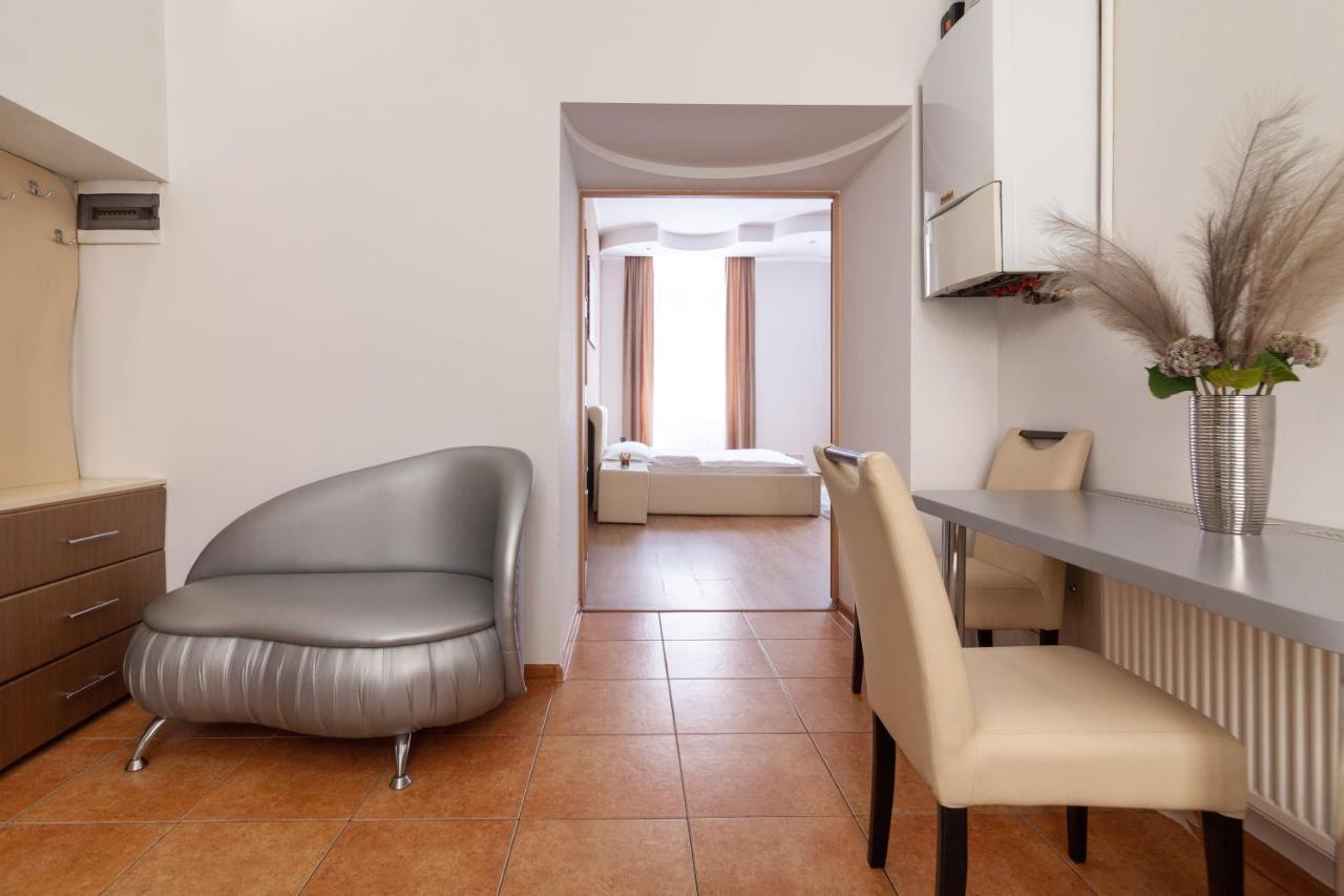 Leogrand Apartments Svobody 33 リヴィウ エクステリア 写真